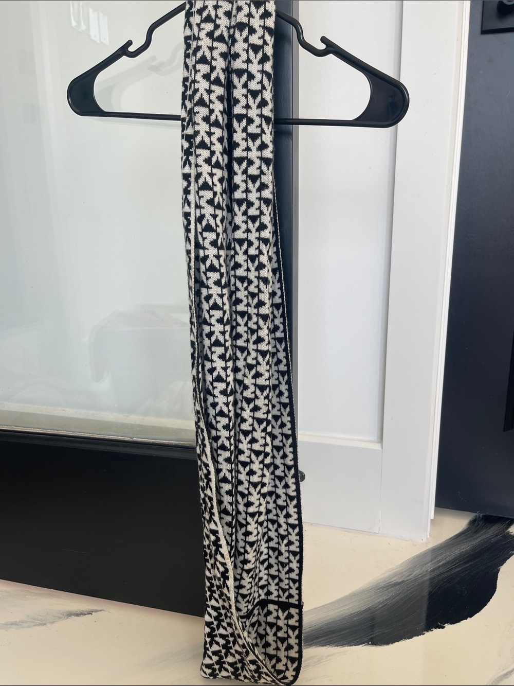 Michael Kors Infinity Black and White Patterned Knit Scarf